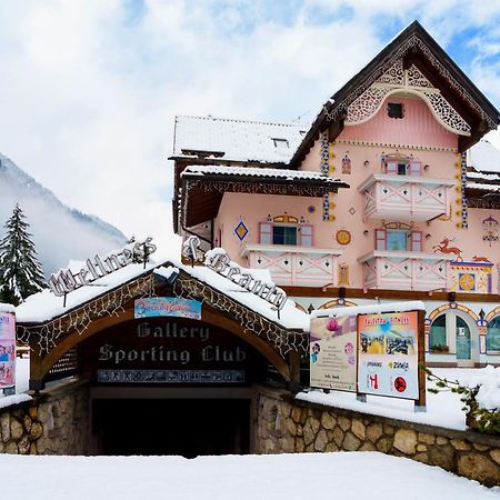 Hotel Soreghes Gran Chalet กัมปีเตลโลดีฟัสซา ภายนอก รูปภาพ