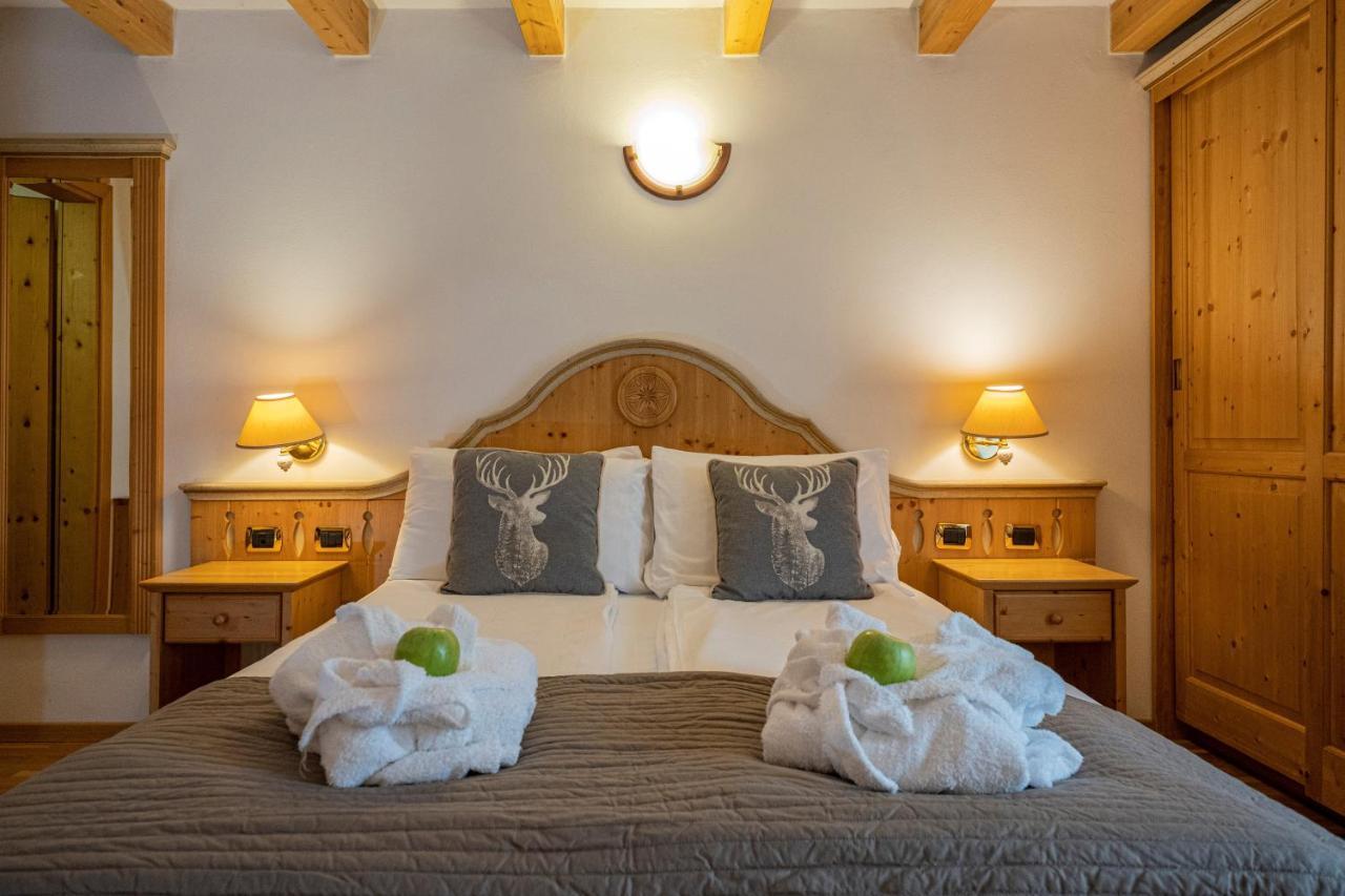 Hotel Soreghes Gran Chalet กัมปีเตลโลดีฟัสซา ภายนอก รูปภาพ