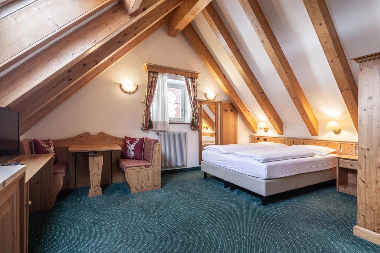 Hotel Soreghes Gran Chalet กัมปีเตลโลดีฟัสซา ภายนอก รูปภาพ