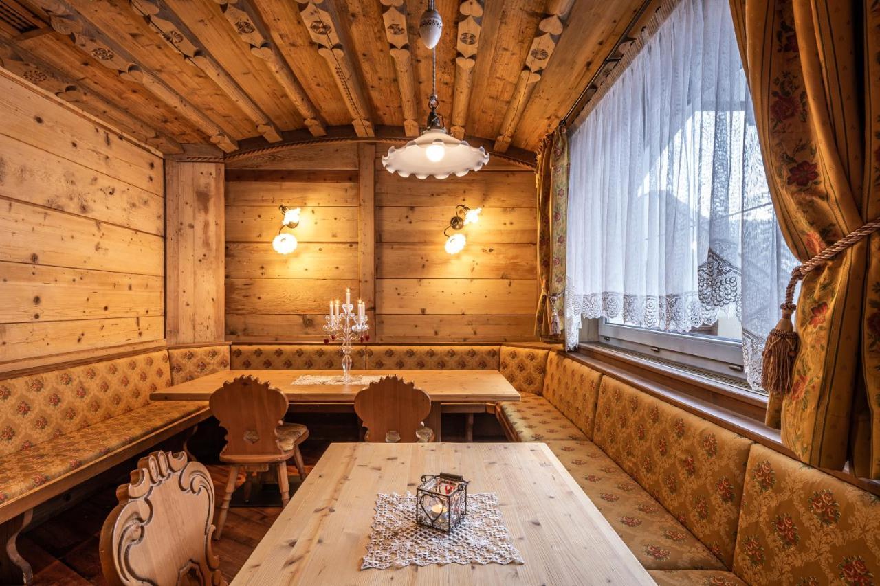Hotel Soreghes Gran Chalet กัมปีเตลโลดีฟัสซา ภายนอก รูปภาพ