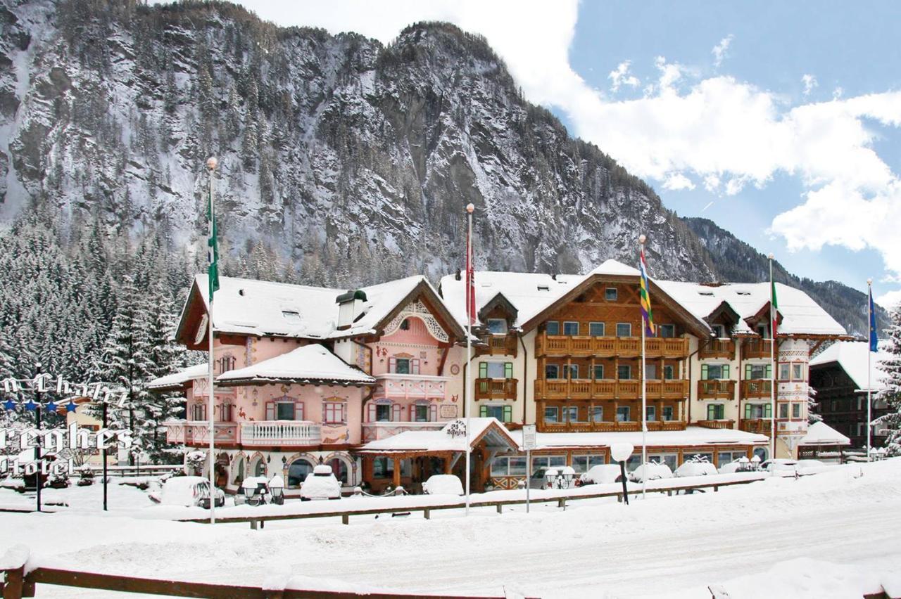 Hotel Soreghes Gran Chalet กัมปีเตลโลดีฟัสซา ภายนอก รูปภาพ