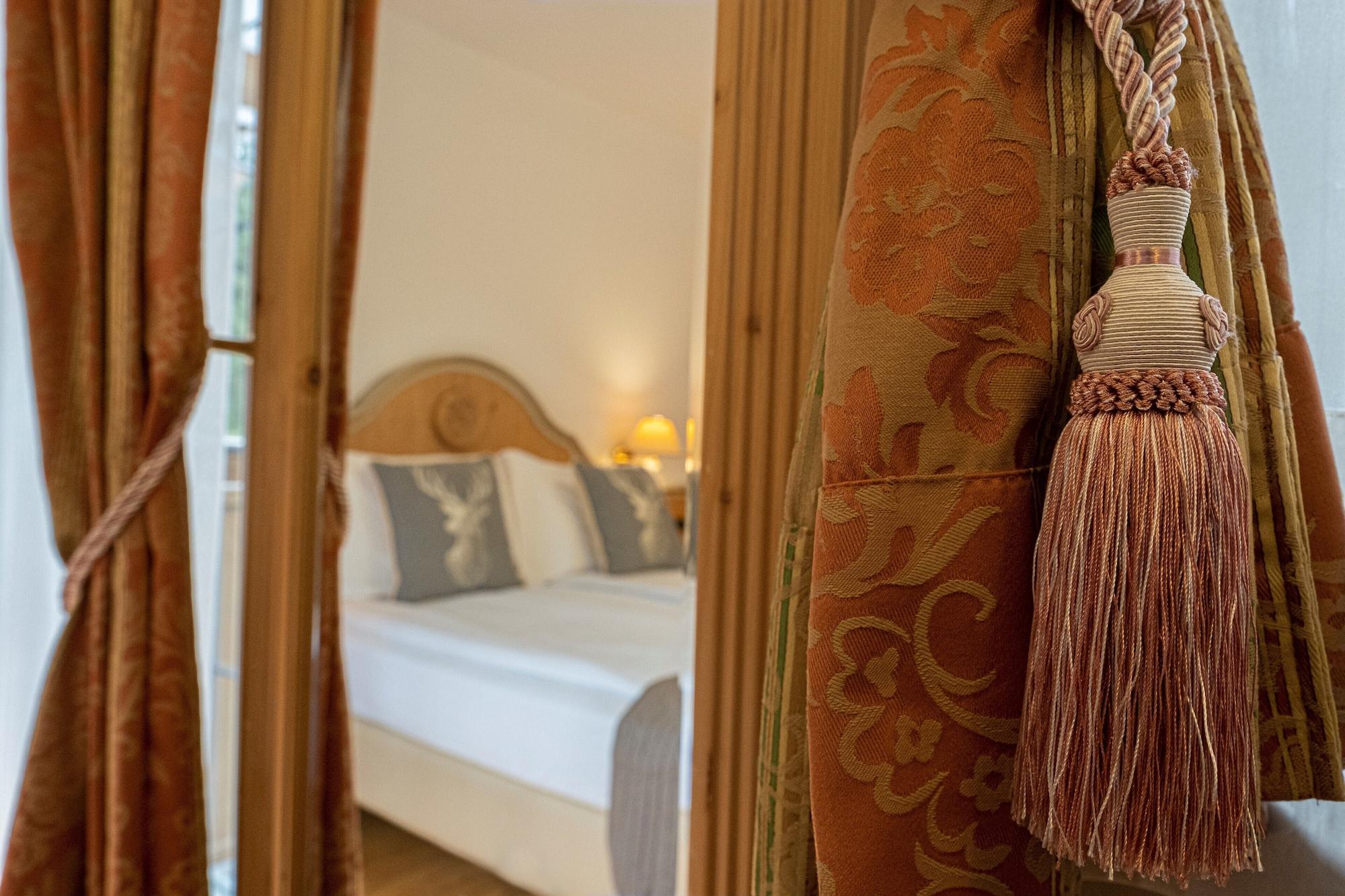 Hotel Soreghes Gran Chalet กัมปีเตลโลดีฟัสซา ภายนอก รูปภาพ