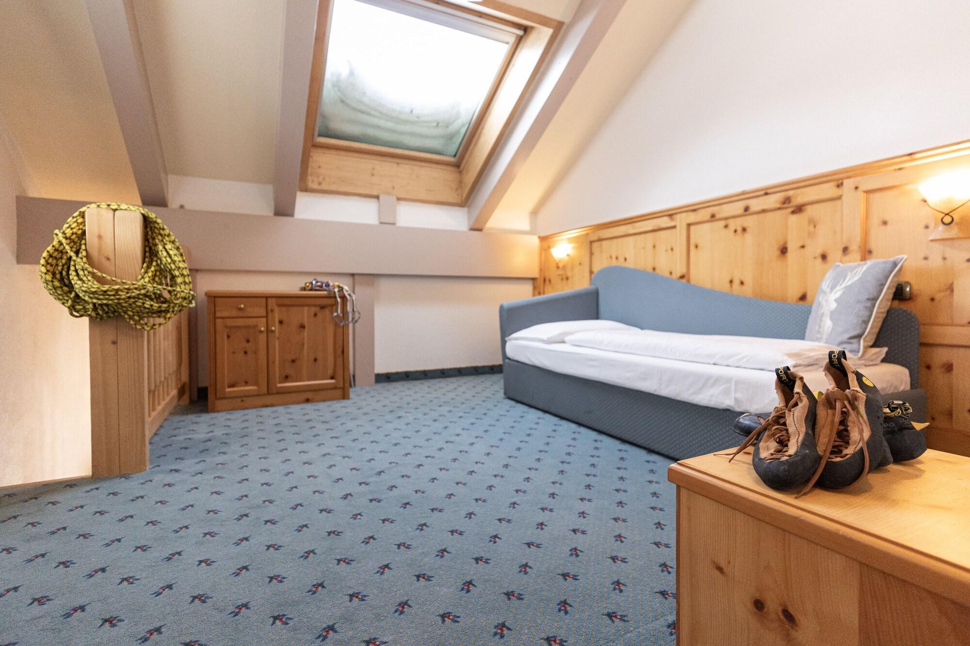 Hotel Soreghes Gran Chalet กัมปีเตลโลดีฟัสซา ภายนอก รูปภาพ