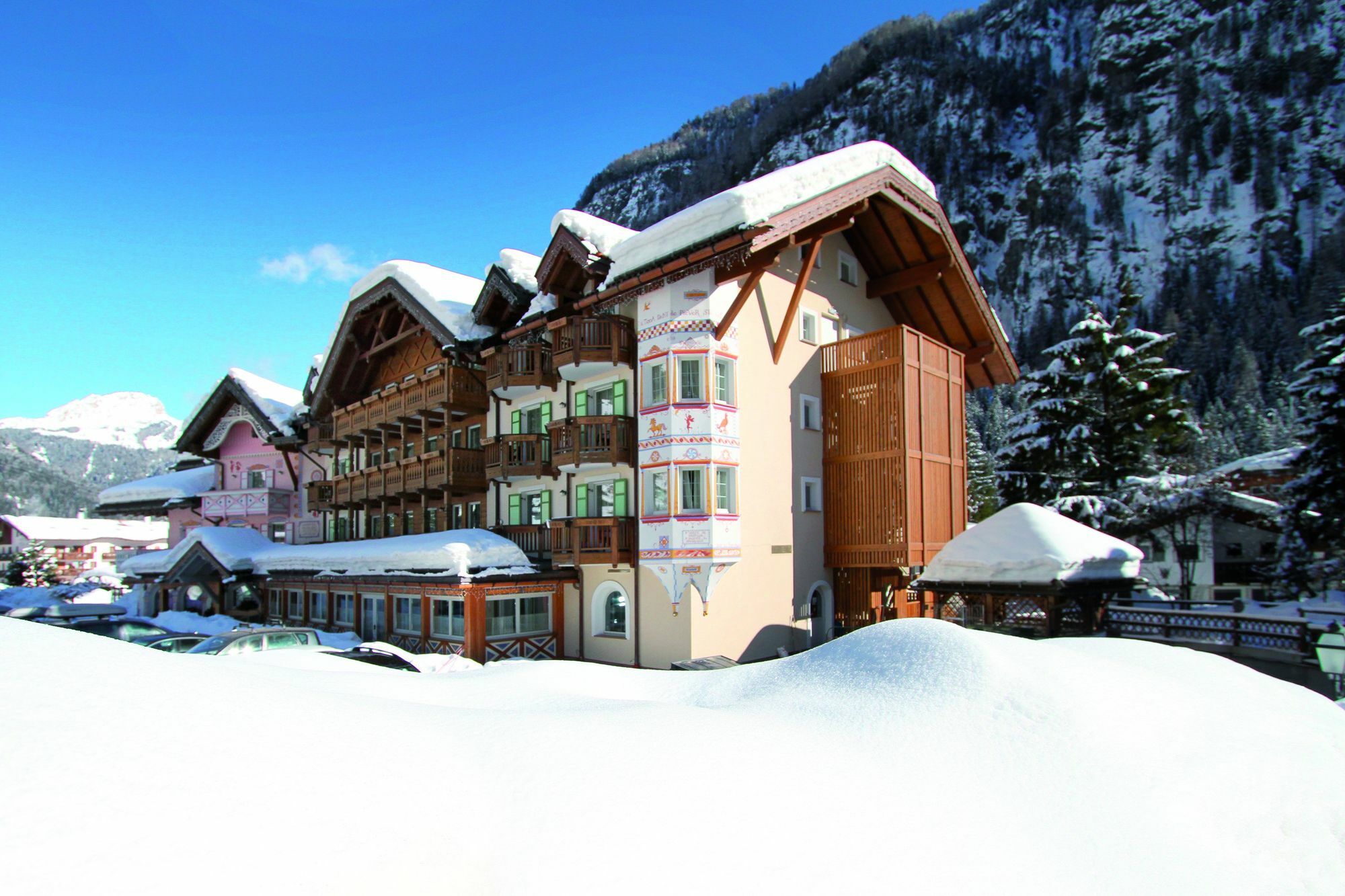 Hotel Soreghes Gran Chalet กัมปีเตลโลดีฟัสซา ภายนอก รูปภาพ